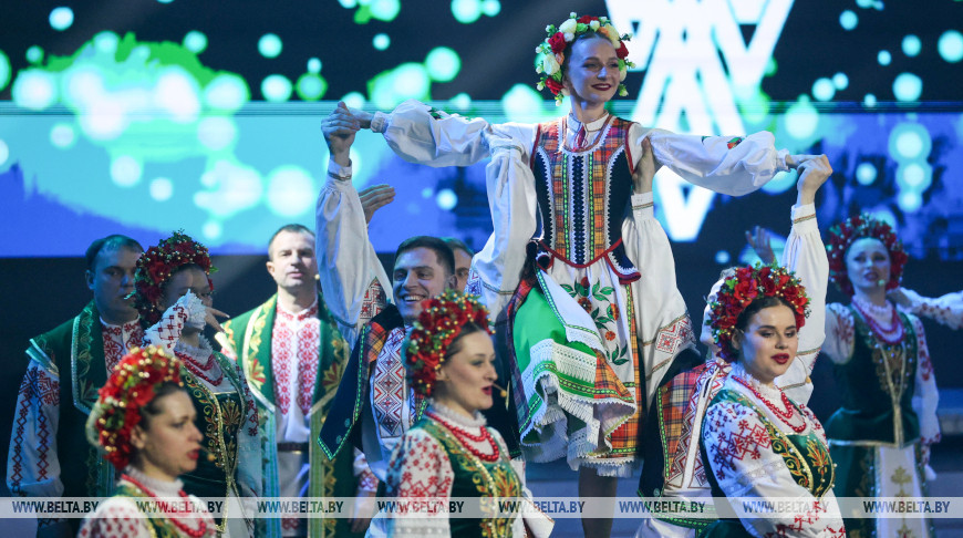 Лукашенко поздравил работников культуры с профессиональным праздником